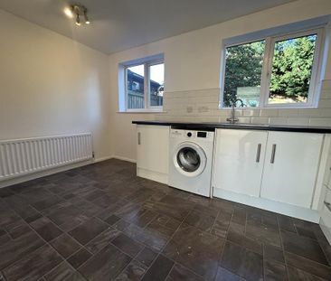 2 bedroom semi-detached house to rent - Photo 6