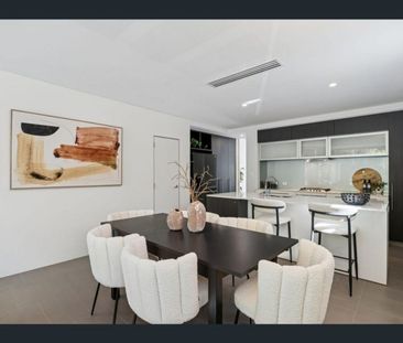 Light-Filled Unfurnished 3 Bedroom, 3 Bathroom Townhouse in Subiaco - Photo 6