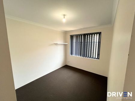 Spacious Family Home Close to Schools and the Beach - Photo 4