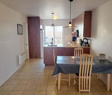 5 1/2 - RUE MONTARVILLE - LONGUEUIL - Photo 2