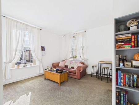 2 bedroom property to rent - Photo 2