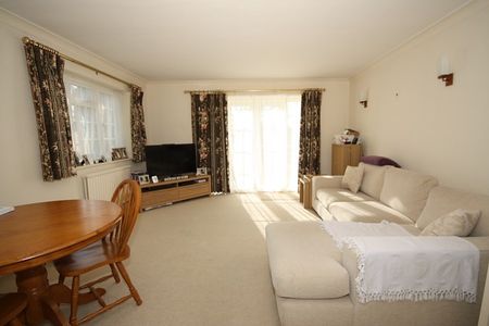 Belgrave Manor, Woking - Photo 5