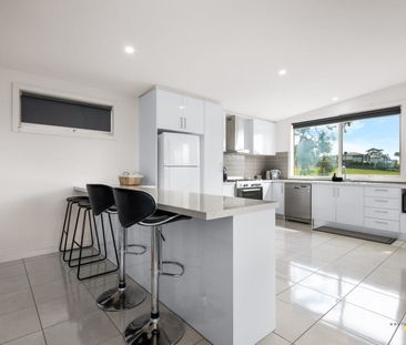 Stunning Double-Storey Home with Bay Views - Photo 4