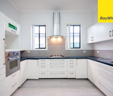 FRESHLY UPDATED FOUR-BEDROOM FAMILY HOME IN A CONVENIENT LOCATION - Photo 4
