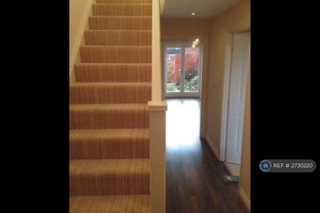 4 bedroom terraced house to rent - Photo 5