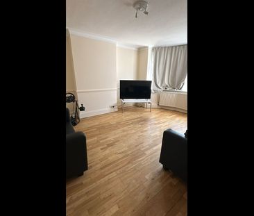 Room in a Shared House, Burnley Road, NW10 - Photo 2