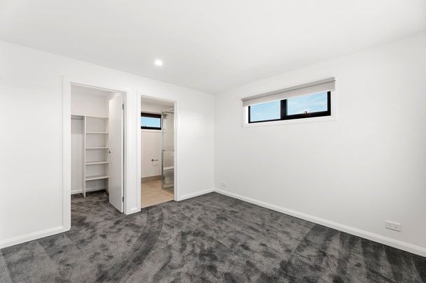2/16 Arundel Street, Croydon - Photo 1