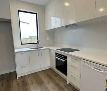 Spacious Two Bedroom In Westgate! - Photo 2