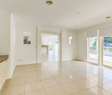 Spacious 6-Bedroom Family Living on a Generous Acre – - Photo 1