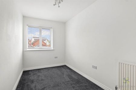 3 bedroom semi-detached house to rent - Photo 4