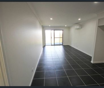 Modern Duplex in Flinders view - Photo 2