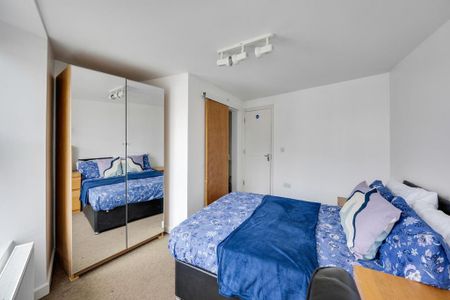 6 bedroom end of terrace house to rent - Photo 4