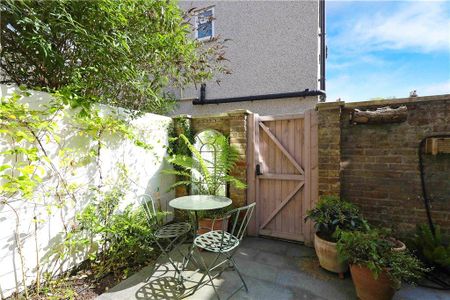 3 bedroom terraced house to rent - Photo 3