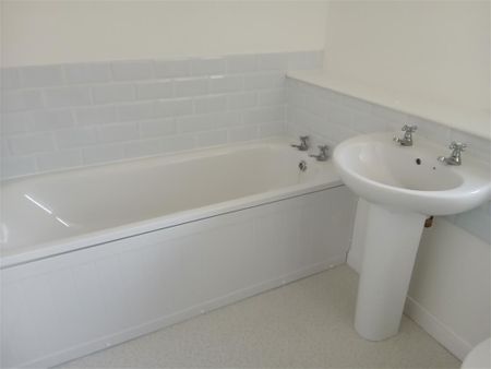 Gordon Court, Wisbech, Cambs - Photo 5