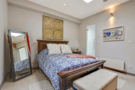 2 Bedroom Terraced - Photo 3