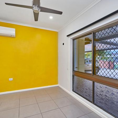 LARGE FAMILY HOME IN A GREAT LOCATION! - Photo 4