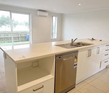 17 Lamborn Drive, Papakura - Photo 2