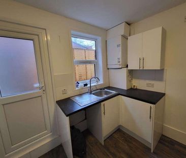 Luton, LU2 - Photo 4