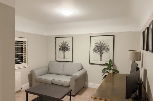 4 Bed Semi-Detached House, Barnes, SW13 - Photo 1