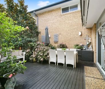 Light-Filled Three-Bedroom Townhouse in a Sought-After Location - Photo 3