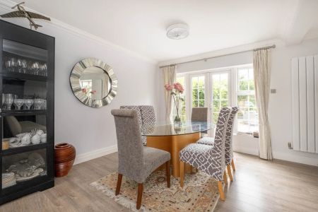 5 bedroom detached house to rent - Photo 4