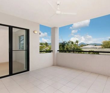 Top floor living just minutes from the city - Photo 2