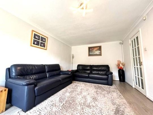 5 bedroom detached house to rent - Photo 1