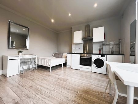Studio Flat, Yonge Park, N4 - Photo 2
