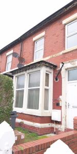 To Let 1 Bed Flat - Photo 4