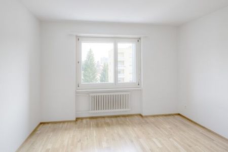 Living close to the center and the station guarantees - Photo 2