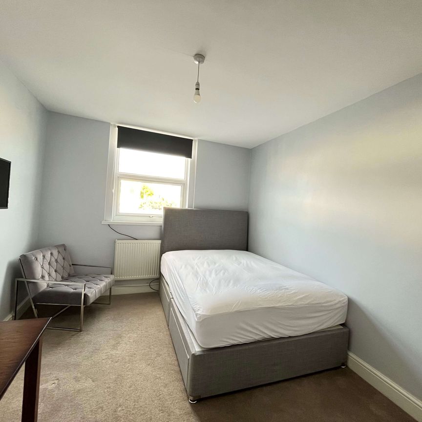 1 Bedroom | Flat 3, 81 Embankment Road, PL4 9HX - Available September 2025 - Photo 1