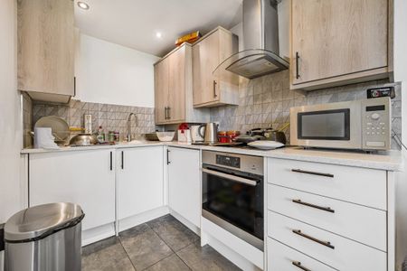 Cranes Park, Surbiton, KT5 - Photo 3