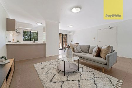 PERFECTLY POSITIONED TWO BEDROOM APARTMENT IN CBD - MOMENTS WALK TO TRAIN STATION (850M) - Photo 3