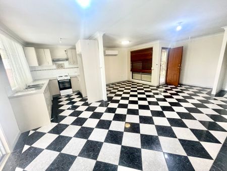 ENTERTAINERS DELIGHT - Photo 5