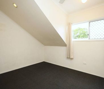 Fully Air Condiitoned Townhouse - Gated Complex - Pool - Photo 3