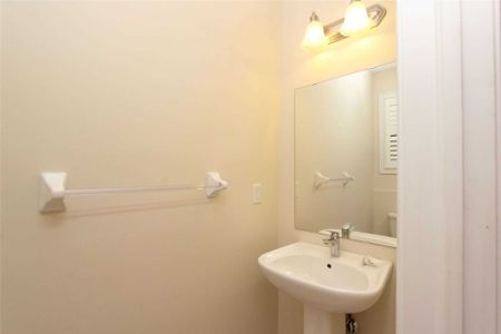 For Lease - 42 Barchard Street, Clarington, Ontario - Photo 4