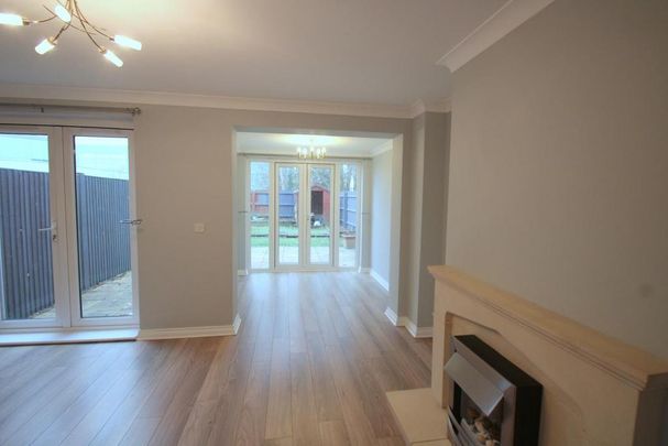 3 bedroom terraced house to rent - Photo 1