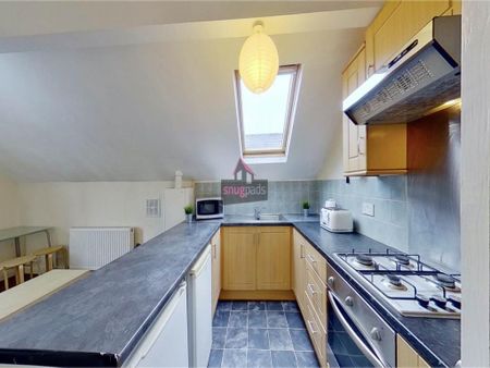 3 bedroom flat to rent - Photo 3