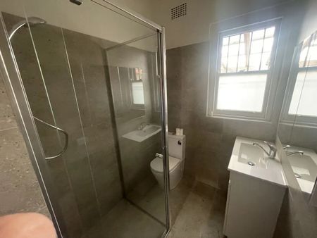 Caulfield North - Photo 2