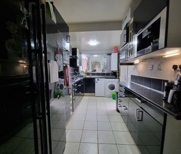 5 Bed Student Accommodation - Photo 1
