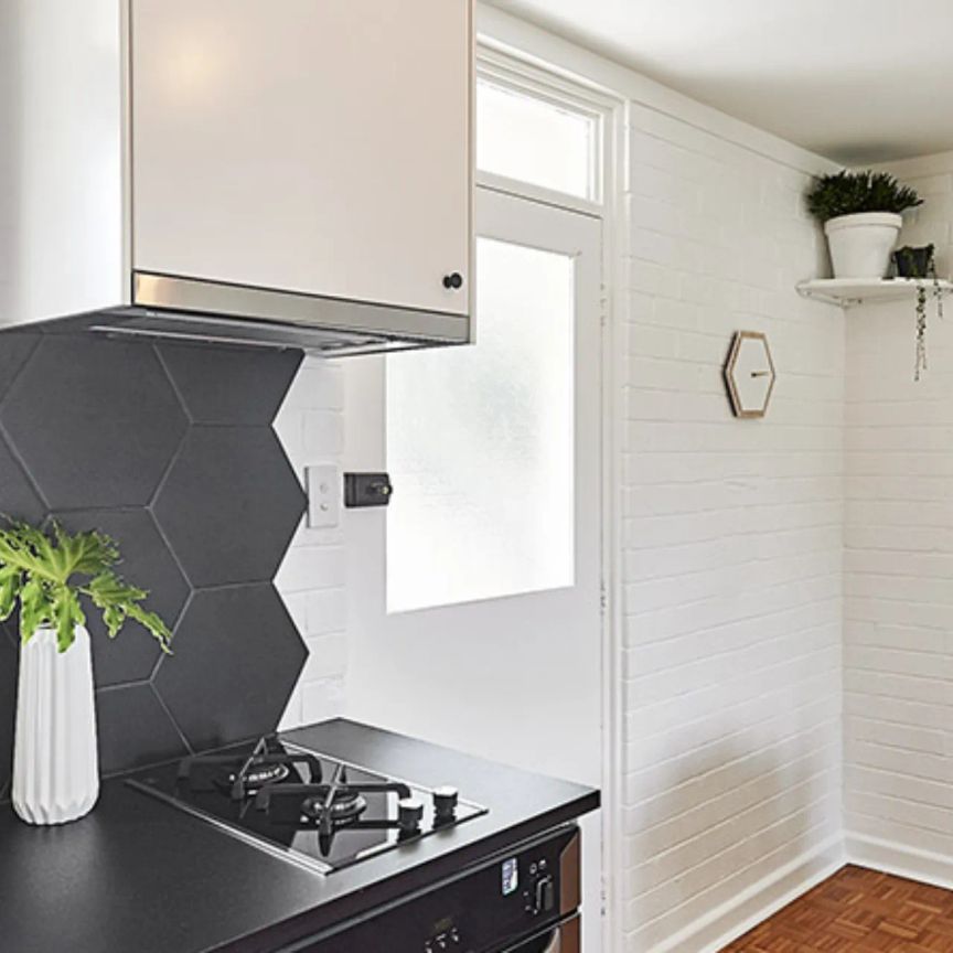 Light, bright and beautiful. - Photo 1