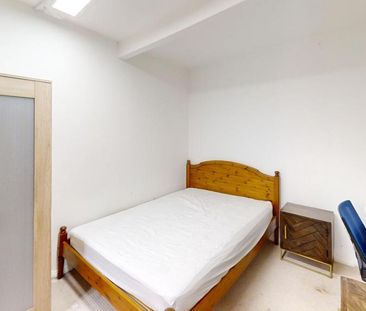 4 bedroom semi-detached house to rent - Photo 2