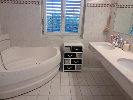 Schöne, helle 4.5 Zimmer Wohnung mit sonnigem Balkon - Photo 3