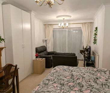 Room in a Shared House, Western Avenue, W3 - Photo 3