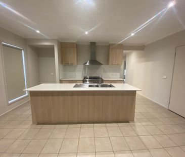 SPACIOUS 3 BEDROOM HOME - Photo 1