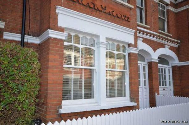 3 bedroom property to rent in London - Photo 1