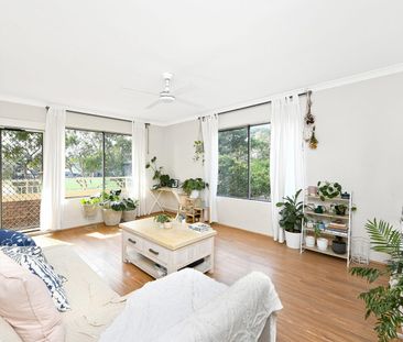 Bright & Spacious Apartment with Park Views - Photo 2