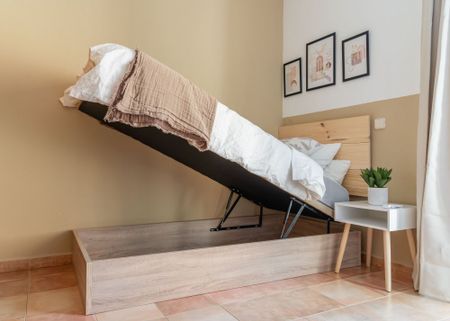 Cozy room with balcony in Cuatro Caminos - Photo 5