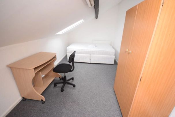 To Rent Kinson Road, Wallisdown, Bournemouth, BH10 £1,640 pcm Tenancy Info - Photo 1