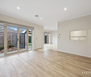 GREAT TOWNHOUSE IN SENSATIONAL CENTRAL LOCATION - Photo 1